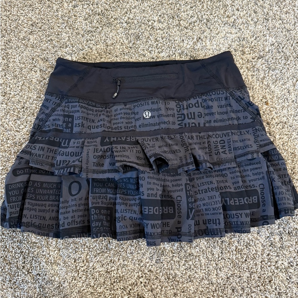 LULULEMON Stylish Black Text Print Skirt